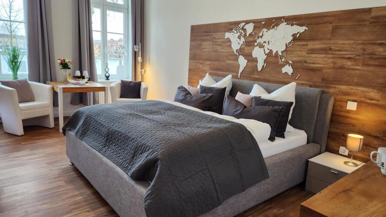 Das Ferienapartment Alexandrine Direkt Am Pfaffenteich Mit Eigenem Parkplatz Schwerin  Exterior photo